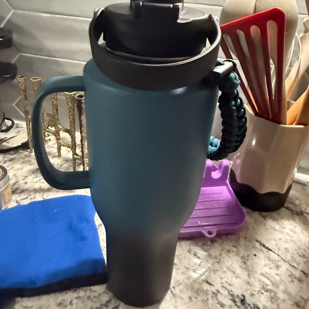 Stylish Insulated Travel Mug with Handle - Blue